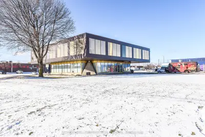 1300 E Steeles Avenue E 107/108, Brampton, On L6t 1a2