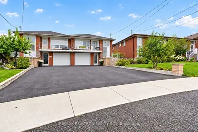 26 Brubeck Road, Toronto, On M9m 1w7