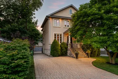 4 Springbrook Gardens, Toronto, On M8z 3b3