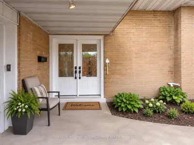 16 Carsbrooke Road, Toronto, On M9c 3c1