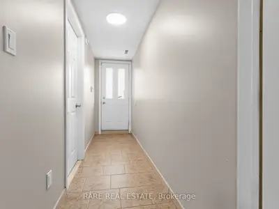 4 Hisey [Basement] Crescent, Toronto W05, ON M3N 1V1