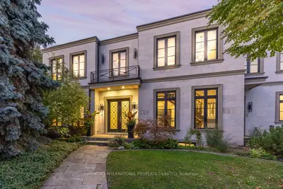 4 Braywin Drive, Toronto, On M9p 2p1