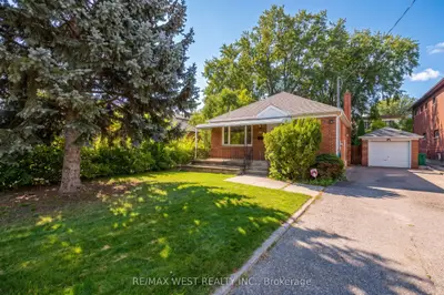 32 Pine Avenue N, Mississauga, On L5h 2p8
