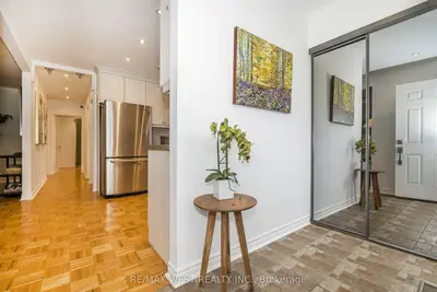 32 Pine Avenue N, Mississauga, On L5h 2p8