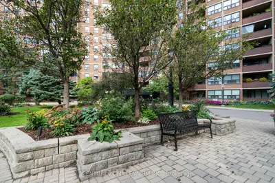 714 The West Mall 903, Toronto, On M9c 4x1