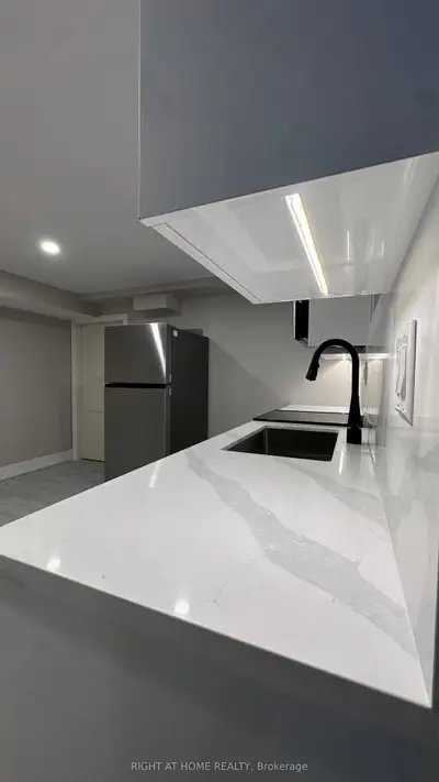 500 Salem Avenue N B, Toronto, On M6h 3e1