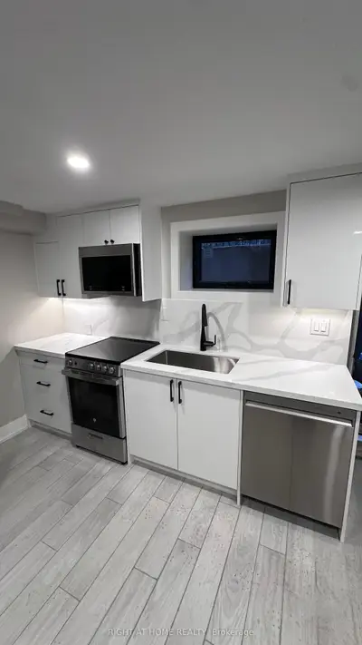 500 Salem Avenue N B, Toronto, On M6h 3e1