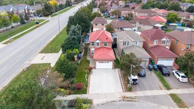 25 Carabram Court, Brampton, On L6x 4m2
