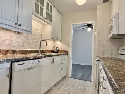 3025 Queen Frederica Drive 1107, Mississauga, On L4y 3a1