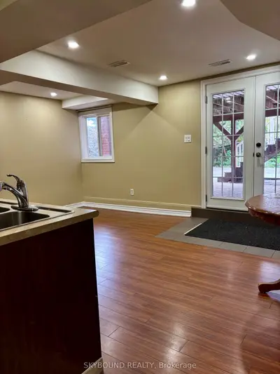 107 Whitchurch Mews Lower Unit, Mississauga, On L5a 4b2
