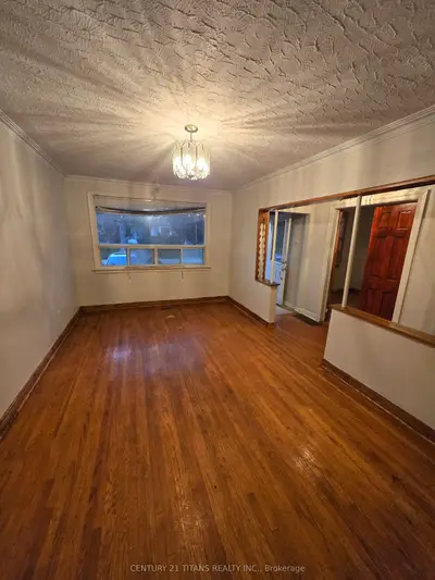 572 Exbury Crescent Main, Mississauga, On L5g 2p4