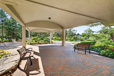 22 Hanover Road 1603, Brampton, On L6s 5k7