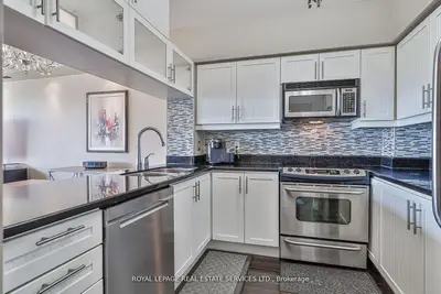 2261 Lake Shore Boulevard W 1010, Toronto, On M8v 3x2