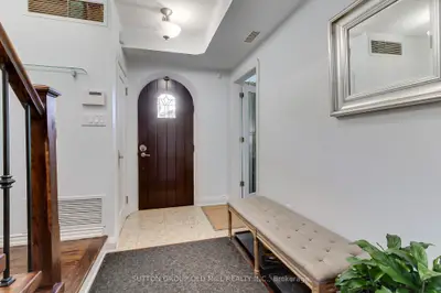 8 Lockheed Boulevard, Toronto, On M9p 2h6