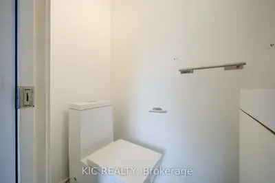 35 Montcalm Avenue Nw, Toronto, On M6e 4n5