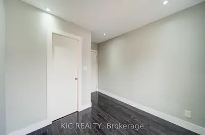 35 Montcalm Avenue Nw, Toronto, On M6e 4n5