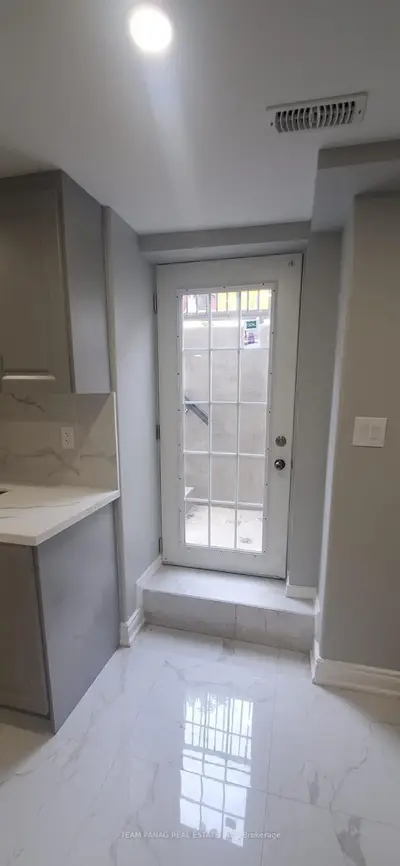 162 Luella Crescent (lower), Brampton, On L7a 3h8