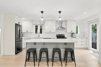 2250 Munn's Avenue, Oakville, On L6h 3m8