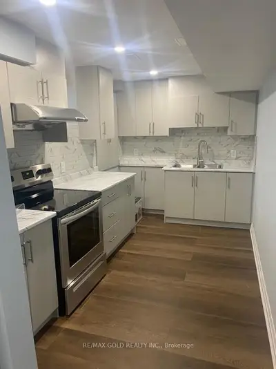 172 Golden Springs Drive Lower, Brampton, On L7a 4n4