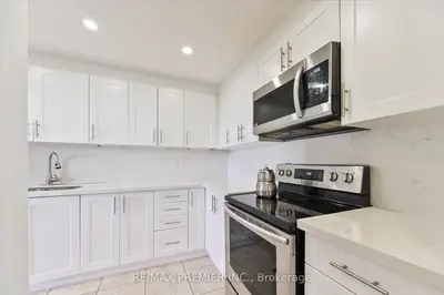 80 Grandravine Drive 716, Toronto, On M3j 1b2