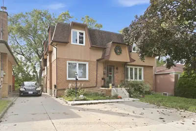 211 Epsom Downs Drive 3, Toronto, On M3m 1s8