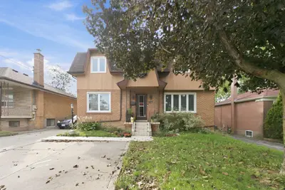 211 Epsom Downs Drive 3, Toronto, On M3m 1s8