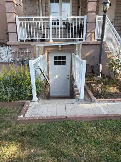 34 Peterborough Avenue Bsmt, Toronto, On M6h 2k7