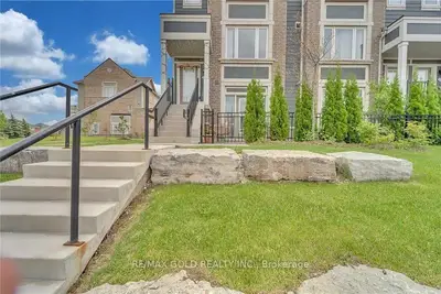 250 Sunny Meadow Boulevard 53, Brampton, On L6r 3y7