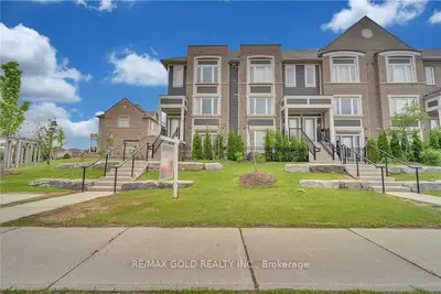 250 Sunny Meadow Boulevard 53, Brampton, On L6r 3y7