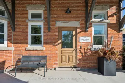 139 Thomas Street 1, Oakville, On L6j 3a9
