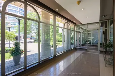 80 Palace Pier Court 302, Toronto, On M8v 4c1