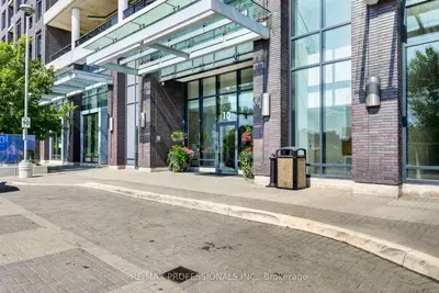 10 Gibbs Road 406, Toronto, On M9b 0e2