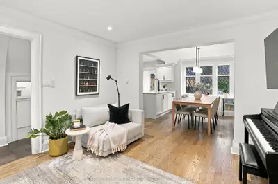 26 Larkin Avenue, Toronto, On M6s 1l8