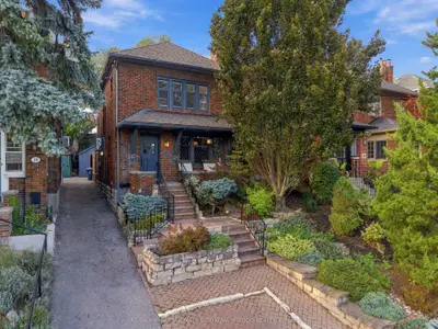 26 Larkin Avenue, Toronto, On M6s 1l8