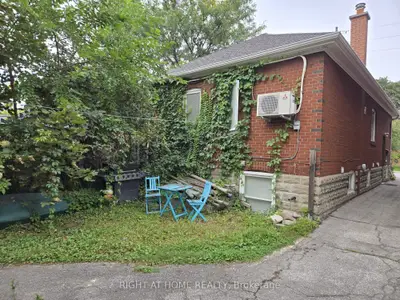 24 Third Street, Toronto, On M8v 2x6