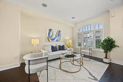 45 Lobo Mews, Toronto, On M8z 0b2