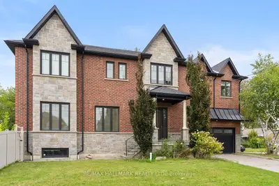 10 Sunray Crescent, Toronto, On M3m 2c5