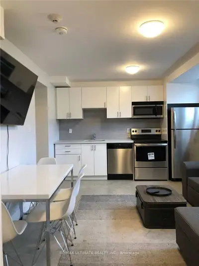 230 South Kingsway 9, Toronto, On M6s 3t9