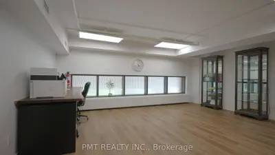 36 Via Bagnato 201, Toronto, On M6a 0b7