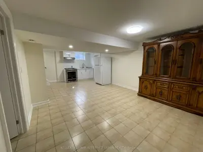 384 Maple Leaf Drive Bsmt, Toronto, On M6l 1p6