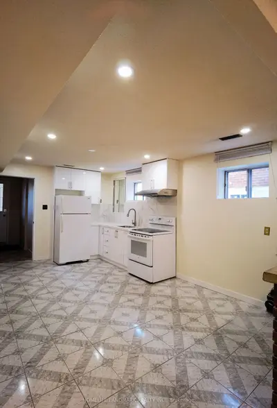 2428 Cashmere Avenue Lower, Mississauga, On L5b 2m6