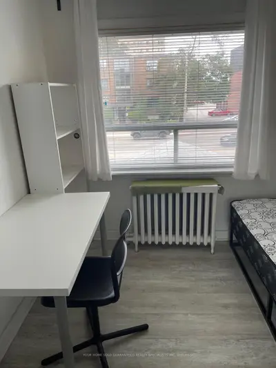 2518 Lake Shore Boulevard 2nd Floor Room, Toronto, On M8v 1e1