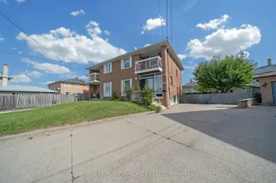 11 Dixiana Court, Toronto, On M3l 1x3