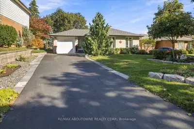 2408 Hereford Crescent, Burlington, On L7p 1x3