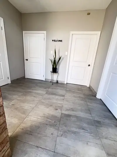 6731 Columbus Road 9 & 10, Mississauga, On L5t 2m4