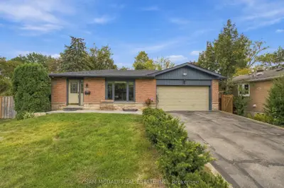 2009 Delaney Drive, Mississauga, On L5j 3l3