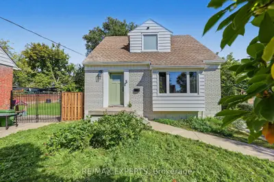 3 Greenacres Road, Toronto, On M6m 4a6