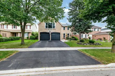 52 Newcastle Crescent, Brampton, On L6s 3y8