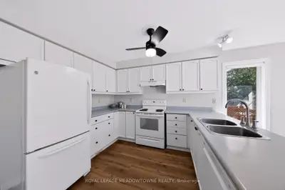 16 Harrop Avenue, Halton Hills, On L7g 5r2