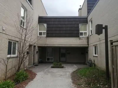 23 Four Winds Drive 14, Toronto, On M3j 1k7